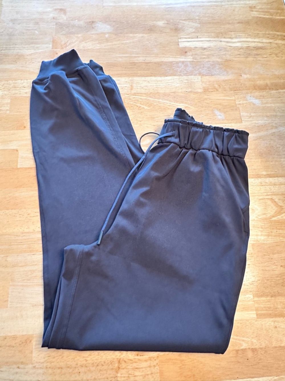 Lululemon jogger pants size 4